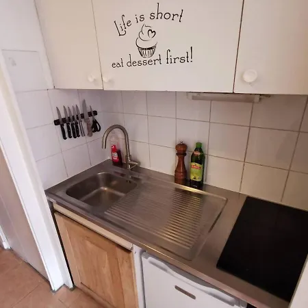 Studio Parisien Agreable Et Confortable
