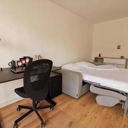 Studio Parisien Agreable Et Confortable * Párizs